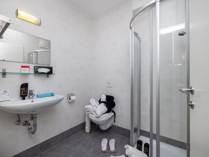 Badezimmer mit Dusche