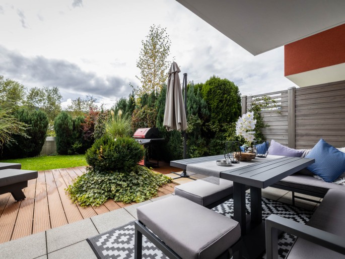 Garten mit Sitzmöbel