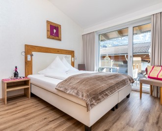 Schlafzimmer mit Bockspringbett