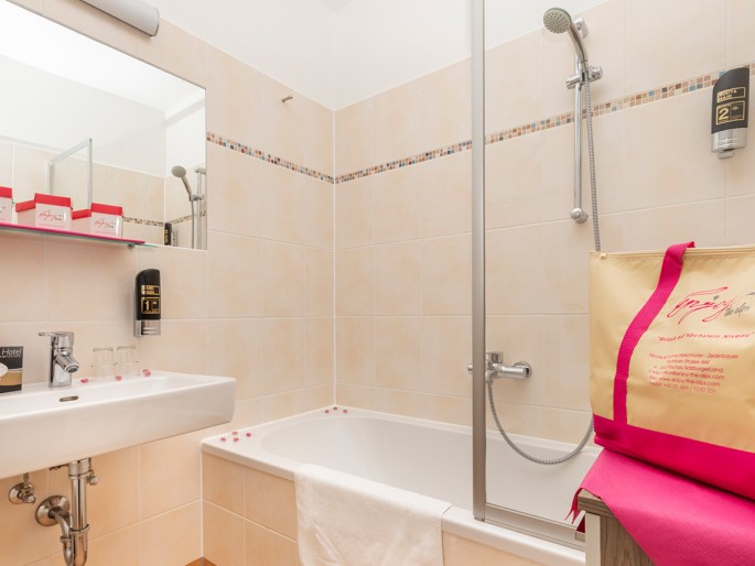 Badezimmer mit Badewanne