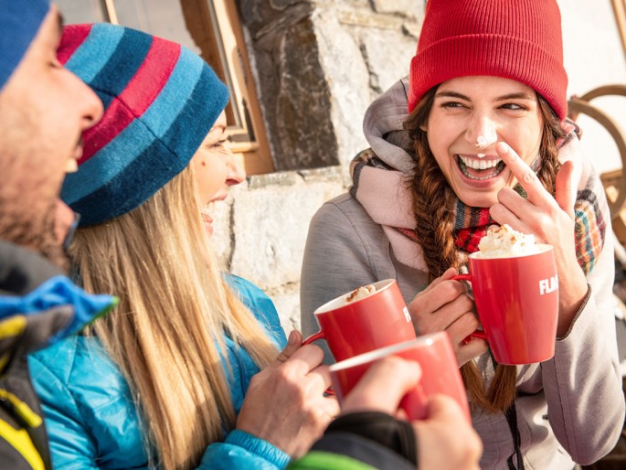 Spaß mit Freunden bei der Hütten-Einkehr