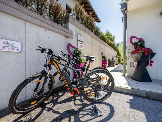 Abstellplatz für Fahrräder und E-Bikes