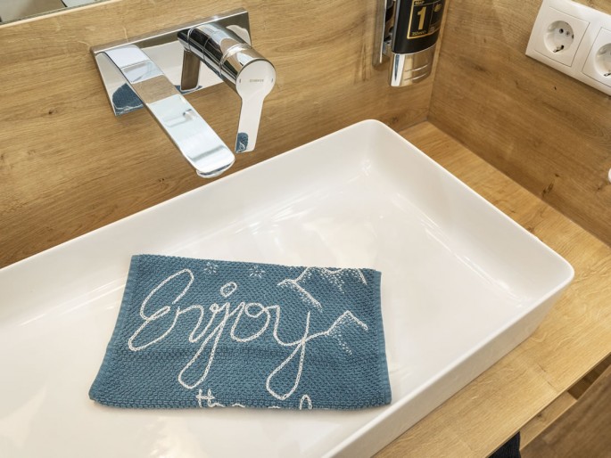 Handtuch mit Enjoy the alps Logo