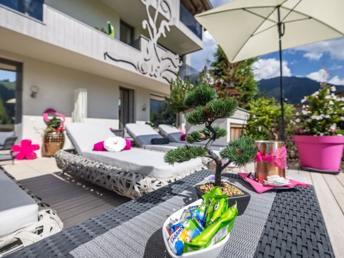 Liebevolle Tischdeko mit Naschereien für die kleinen Gäste im Enjoy the Alps in Flachau