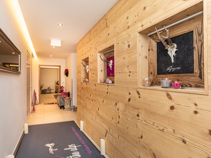 Gang zum Wellnessbereich