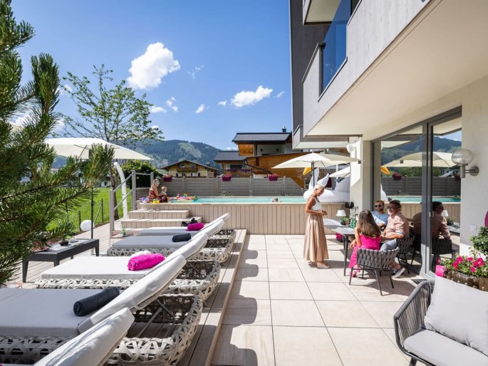 Großzügige Sonnenterrasse
