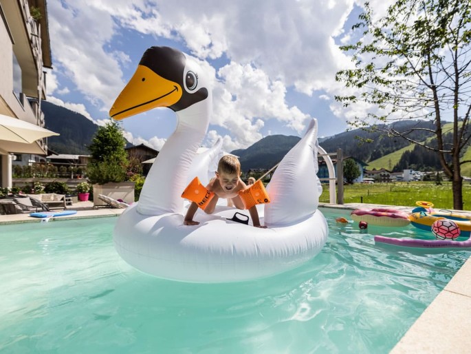 Pool für große und kleine Gäste