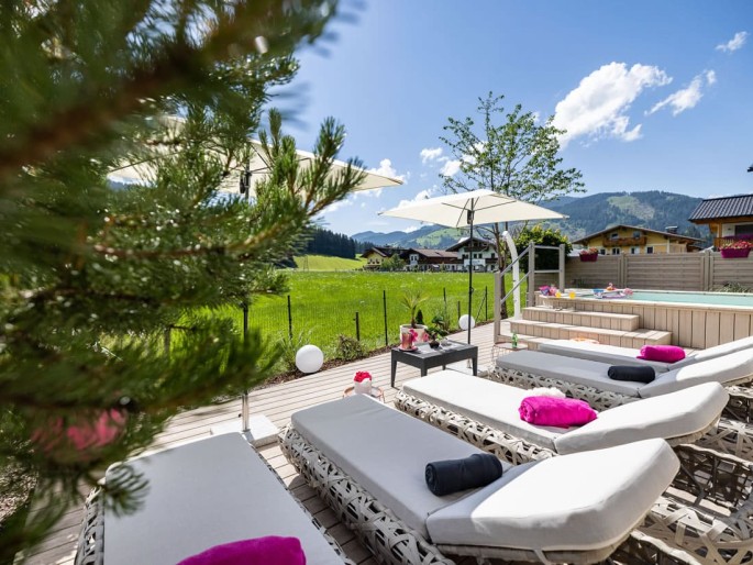 Gemütliche Stunden auf der Sonnenterrasse von Enjoy the Alps