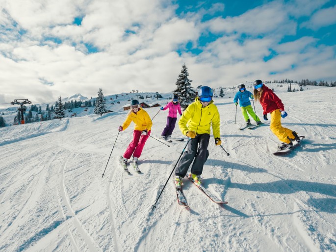 Skifahrer auf der Skipiste in Flachau, Ski amadé © Flachau Tourismus - Ulrich Grill, zooom productions GmbH