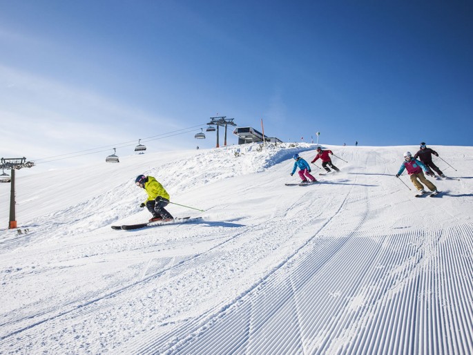 Skifahrer auf der Skipiste © Flachau Tourismus - Martin Lugger