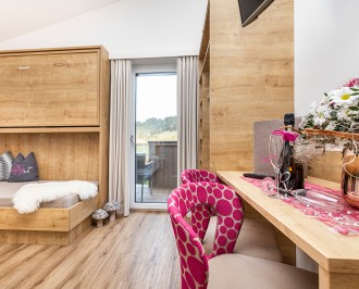 Familienstudio mit Schreibtisch