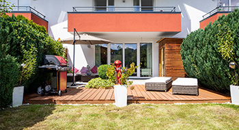 Garten mit Griller und Infrarotkabine im Appartement Enjoy ONE in Altenmarkt