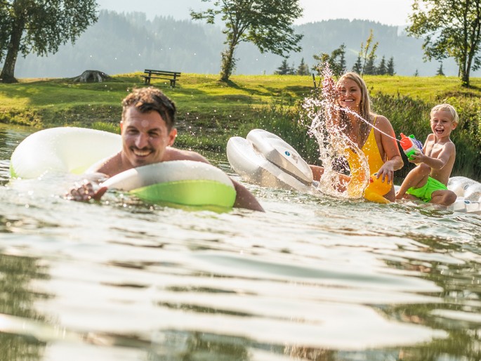 Schwimmen mit der ganzen Familie im Reitecksee © Flachau Tourismus